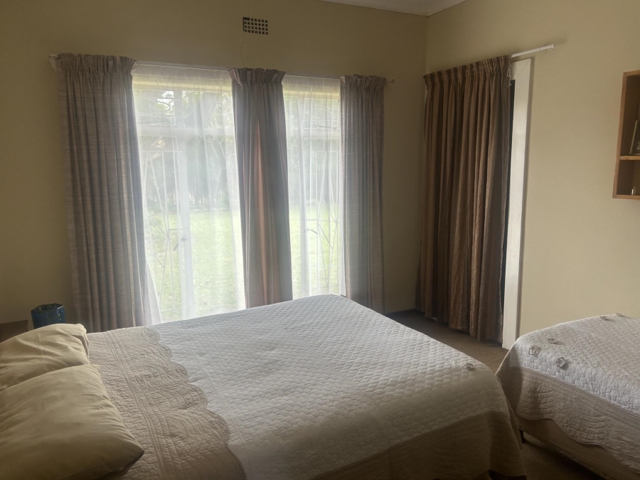 5 Bedroom Property for Sale in Viljoenskroon Free State